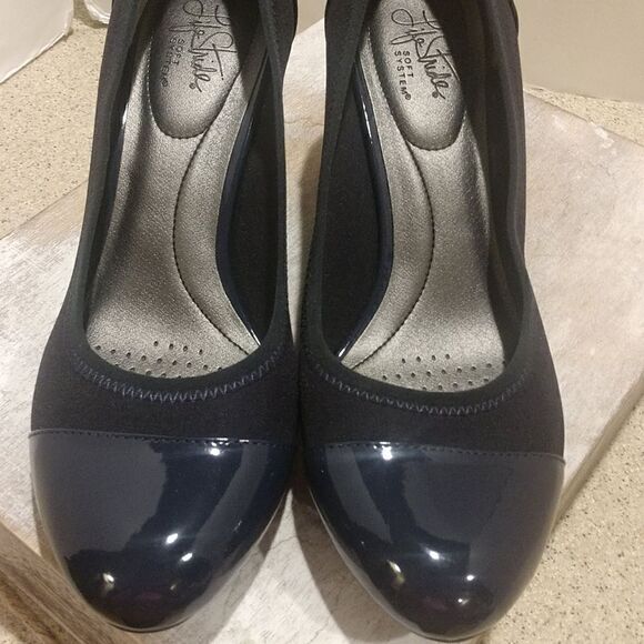 👍 Size 10 WIDE Navy Cap Toe Heels.   A11 - Picture 2 of 4